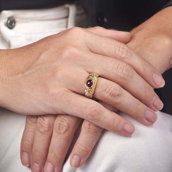 BULGARI ANELLO CON RUBINO E DIAMANTI