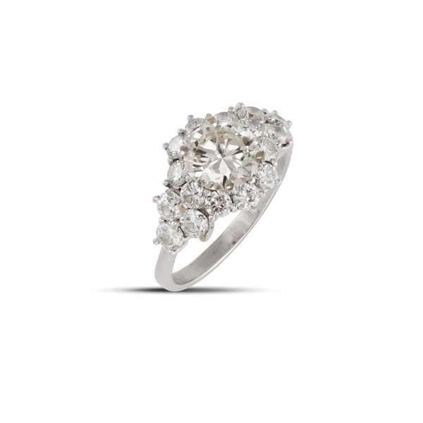 



DIAMOND RING IN 18KT WHITE GOLD 