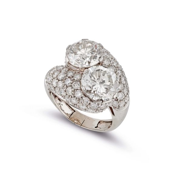 



CONTRARIE RING WITH DIAMONDS 
