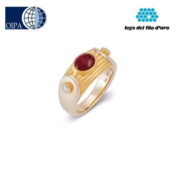 Bulgari - 



BULGARI RUBY AND DIAMOND RING IN TWO TONE GOLD