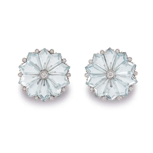 



BLUE TOPAZ AND DIAMOND FLORAL EARRINGS IN 18KT WHITE GOLD