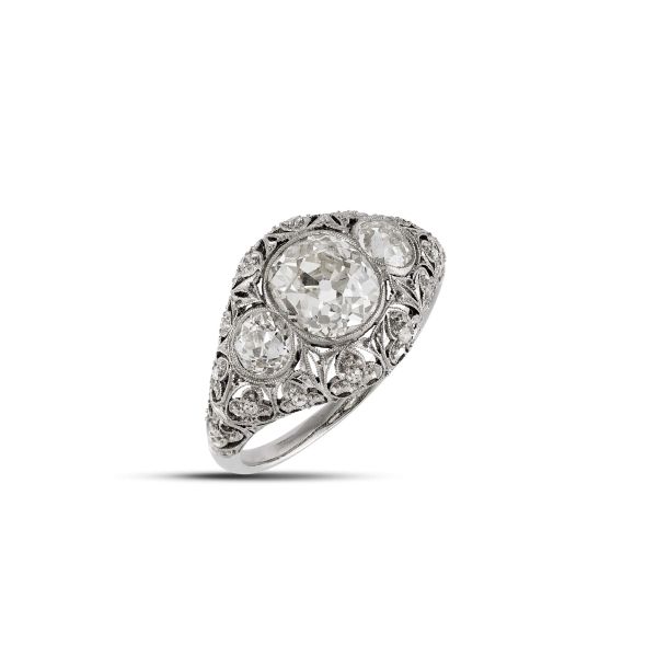 



ANELLO CON DIAMANTI