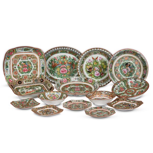



PLATES SET, CHINA, QING DYNASTY, 20TH C.