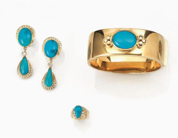 Demi parure in oro giallo, turchesi e diamanti composta da un bracciale, paio di orecchini pendenti e anello