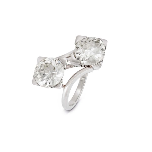 



ANELLO CONTRARIE' CON DIAMANTI