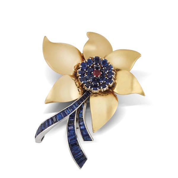 MORONI FLOWER-SHAPED SAPPHIRE AND RUBY BROOCH IN 18KT TWO TONE GOLD