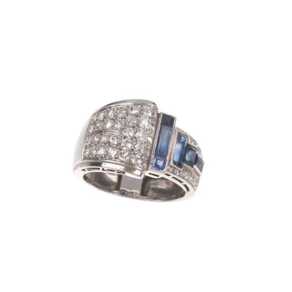 SAPPHIRE AND DIAMOND BAND RING IN PLATINUM