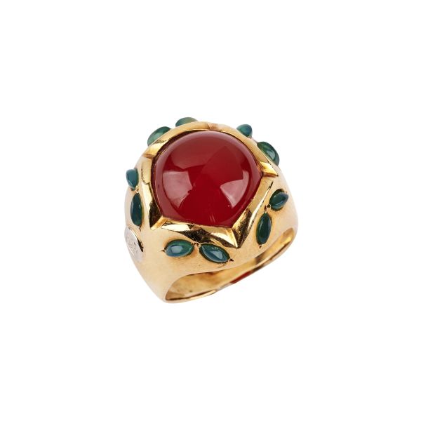 



SEMIPRECIOUS STONE DOME RING IN 18KT YELLOW GOLD