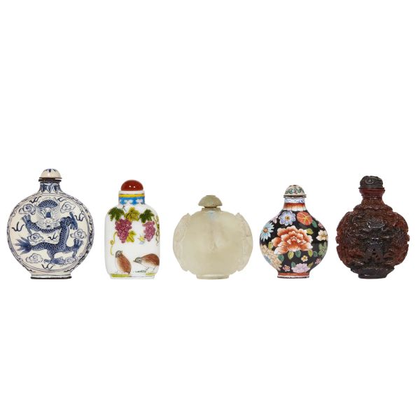 A GROUP OF FIVE SNUFF BOTTLES, CHINA, 20TH CENTURY