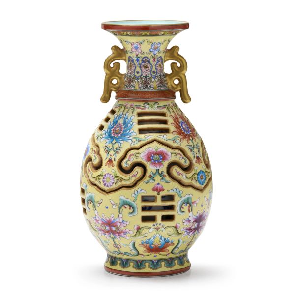 



A&ldquo;JIAOTAI&rdquo; VASE, CHINA, REPUBLIC PERIOD (1912&ndash;1949)
