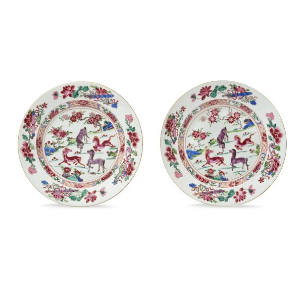 



A PAIR OF FAMILLE ROSE PORCELAIN PLATES, CHINA, QING DYNASTY, 18TH CENTURY