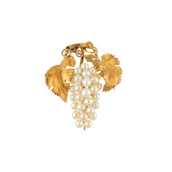 



PEARL CLUSTER OF GRAPE BROOCH IN 18KT YELLOW GOLD