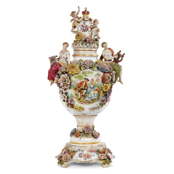 



VASO CON COPERCHIO, MANIFATTURA TEDESCA, SECOLO XIX 