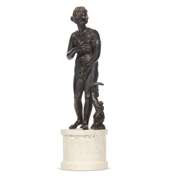 Florence, early 17th century, Medici Venus, bronze, at the feet of the Venus a dolphin with two small putti clinging, 30,5x11x9 cm, (base 10x12 cm)