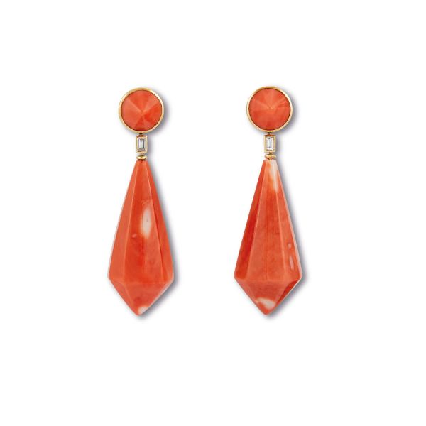 



CORAL AND DIAMOND DROP EARRINGS IN 18KT YELLOW GOLD