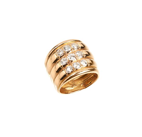 BAND RING WITH OLD MINE CUT DIAMONDS IN 18KT ROSE GOLD