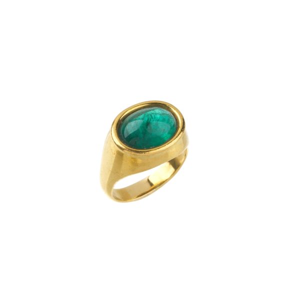 



EMERALD RING IN 18KT YELLOW GOLD