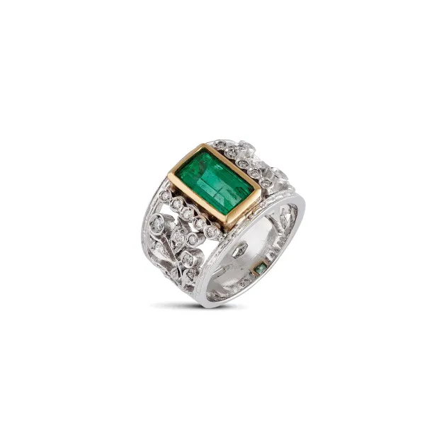 



EMERALD AND DIAMOND BAND RING IN 18KT TWO TONE GOLD