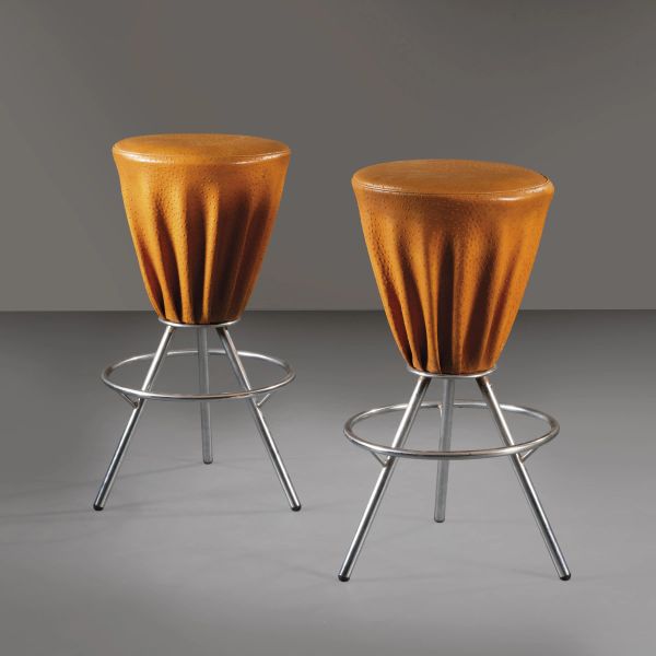 



A COUPLE OF STOOLS 
