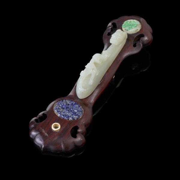 



A WOOD RUYI WITH INLAID JADE BUCKLE, CHINA, 19TH CENTURY 