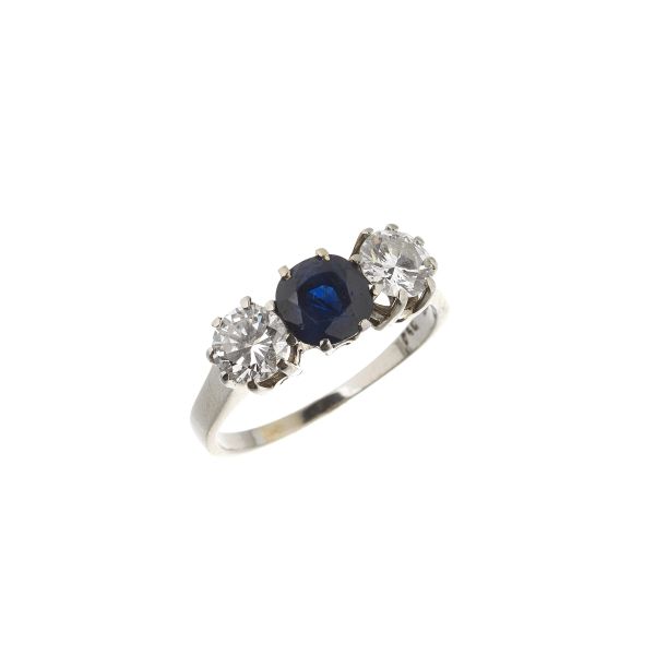 SAPPHIRE AND DIAMOND TRILOGY RING IN 18KT WHITE GOLD
