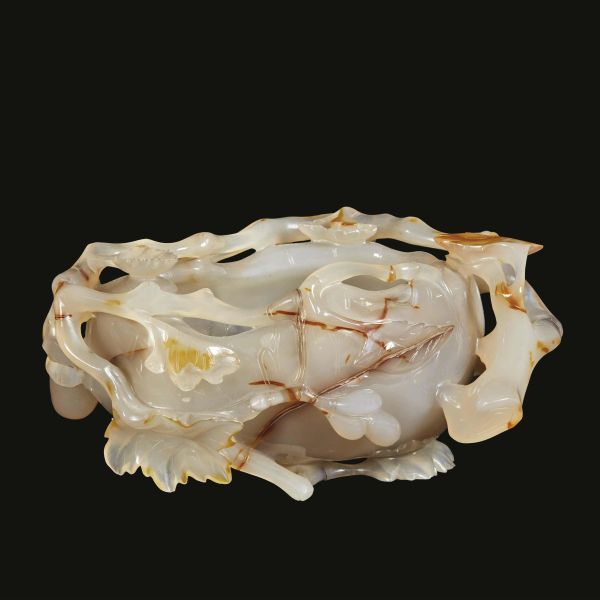 AN AGATE CARVING, CHINA, QING DYNASTY, 19TH-20TH CENTURIES