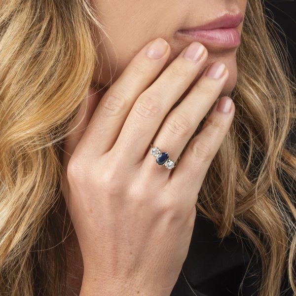 ANELLO CON ZAFFIRO E DIAMANTI
