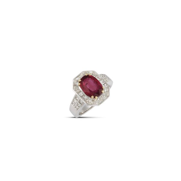 RUBY AND DIAMOND RING IN 18KT TWO TONE GOLD