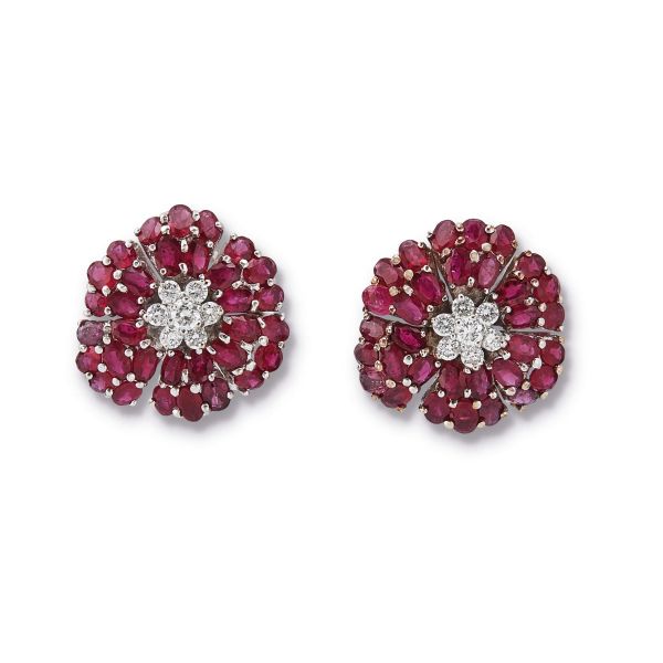 



PAIR OF FLOWER-SHAPED EARRINGS WITH RUBIES AND DIAMONDS