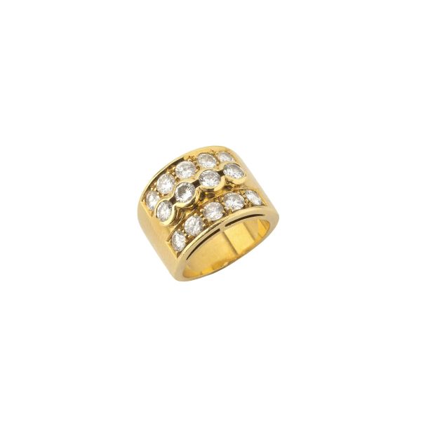 



ANELLO A FASCIA CON DIAMANTI