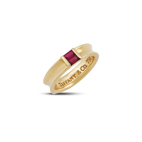 



TIFFANY &amp; CO RUBY RING IN 18KT YELLOW GOLD