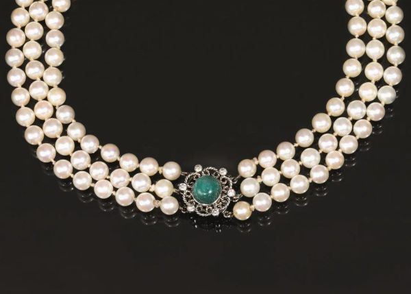 Collana in oro bianco, perle, smeraldo e diamanti