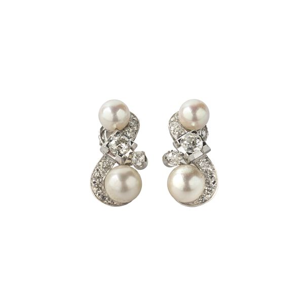 



OLD MINE CUT DIAMOND AND PEARL EARRINGS IN 18KT WHITE GOLD