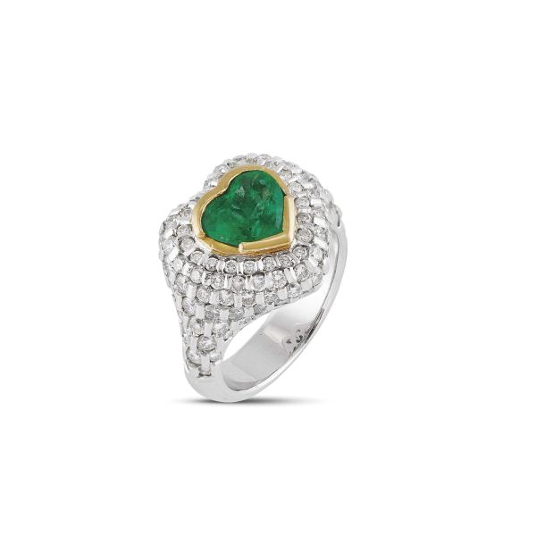 



COLOMBIAN EMERALD AND DIAMOND HEART SHAPED RING IN 18KT TWO TONE GOLD