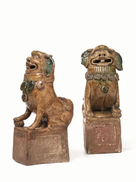 Coppia di cani di Pho, Cina sec. XIX, in ceramica, alt. cm 22