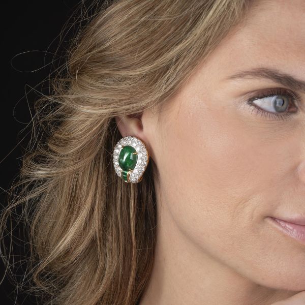 PAIO DI GRANDI ORECCHINI CON SMERALDI E DIAMANTI
