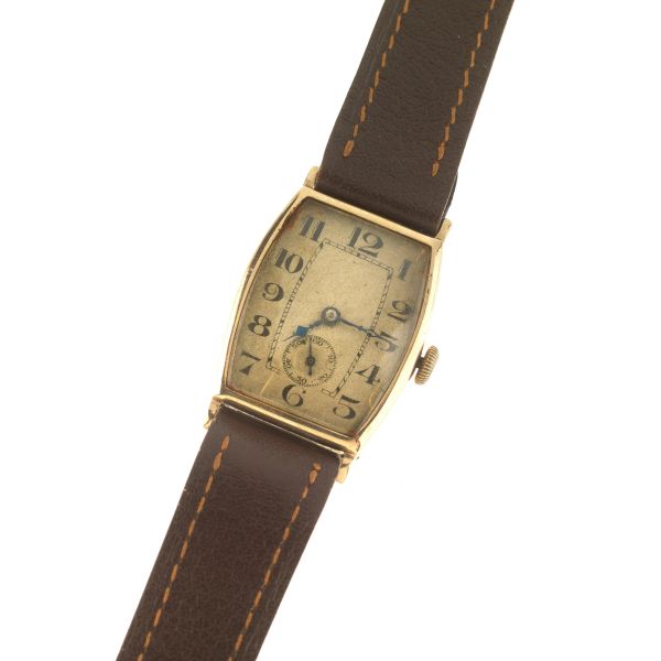 &nbsp;A LOW TITLE GOLD WRISTWATCH