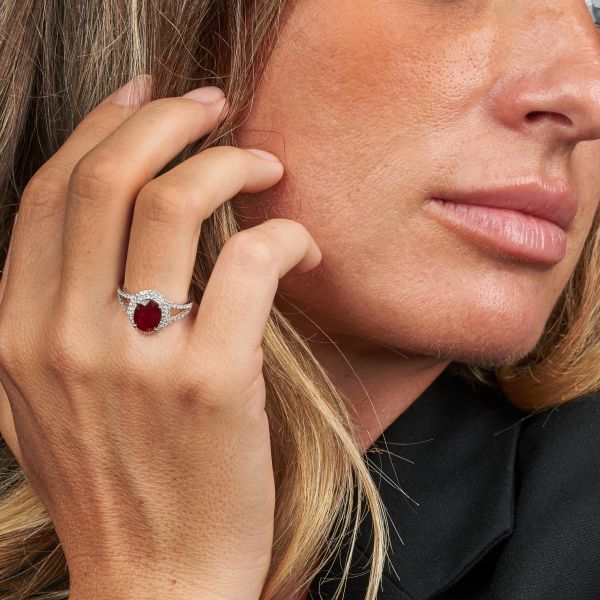 ANELLO CON RUBINO E DIAMANTI