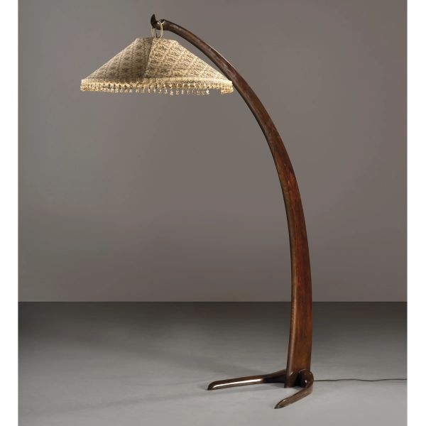 



WOODEN FLOOR LAMP