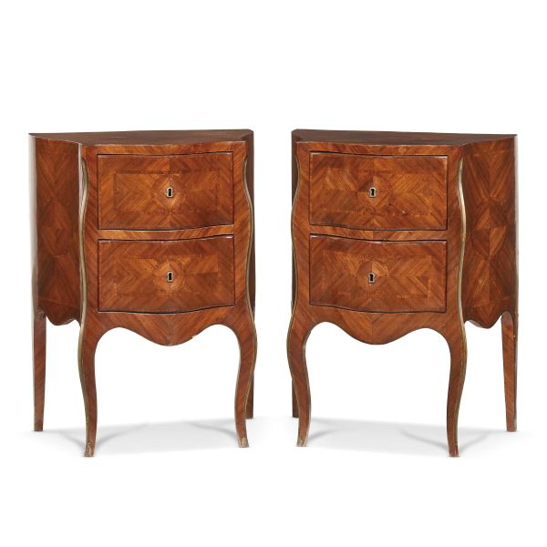 A PAIR OF SMALL SICILIAN COMMODES, 18TH CENTURY