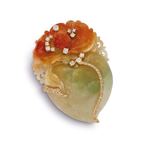 



BIG JADE AND DIAMOND PENDANT IN 18KT YELLOW GOLD