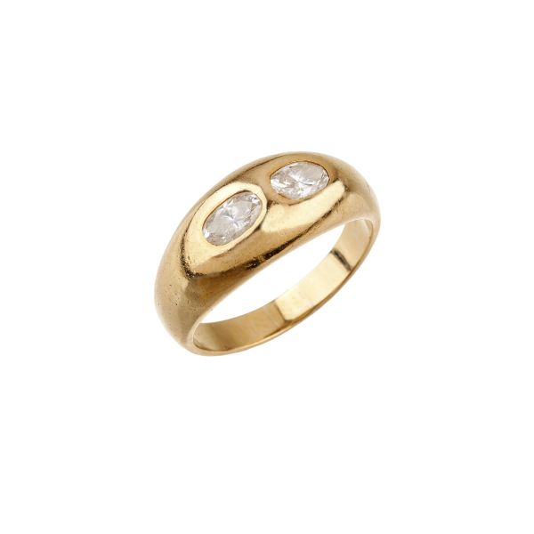 



DIAMOND RING IN 18KT YELLOW GOLD