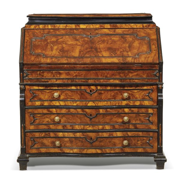 



A LOMBARD FALL FRONT BUREAU, FIRST HALF 18TH CENTURY