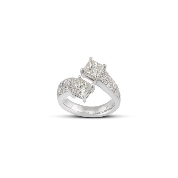 CONTRARIE DIAMOND RING IN 18KT WHITE GOLD