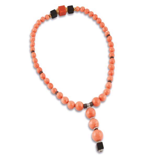 



COLLANA CON CORALLO ROSA E ONICE 