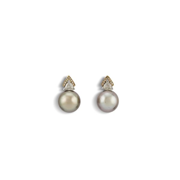 SOUTH SEA AND DIAMOND EARRINGS IN 18KT TWO TONE GOLD