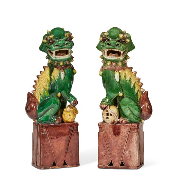 



PAIR OF ENAMELLED CERAMIC PHO DOGS, CHINA, QING DYNASTY, XIX/XX C.