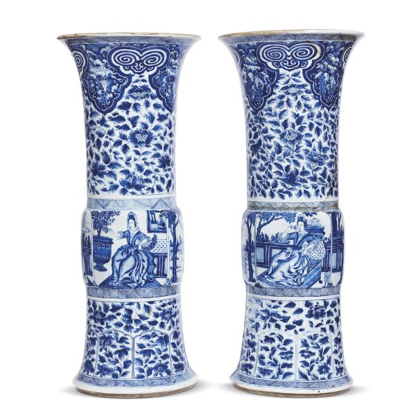 A PAIR OF VASES, CHINA, QING DYNASTY, 18TH CENTURY