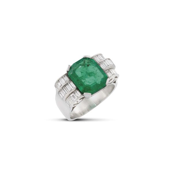 COLOMBIAN EMERALD AND DIAMOND BAND RING IN PLATINUM