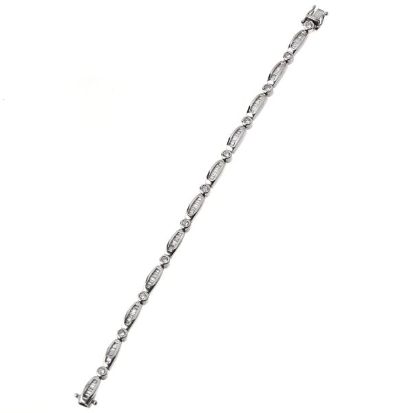 



BRACCIALE CON DIAMANTI